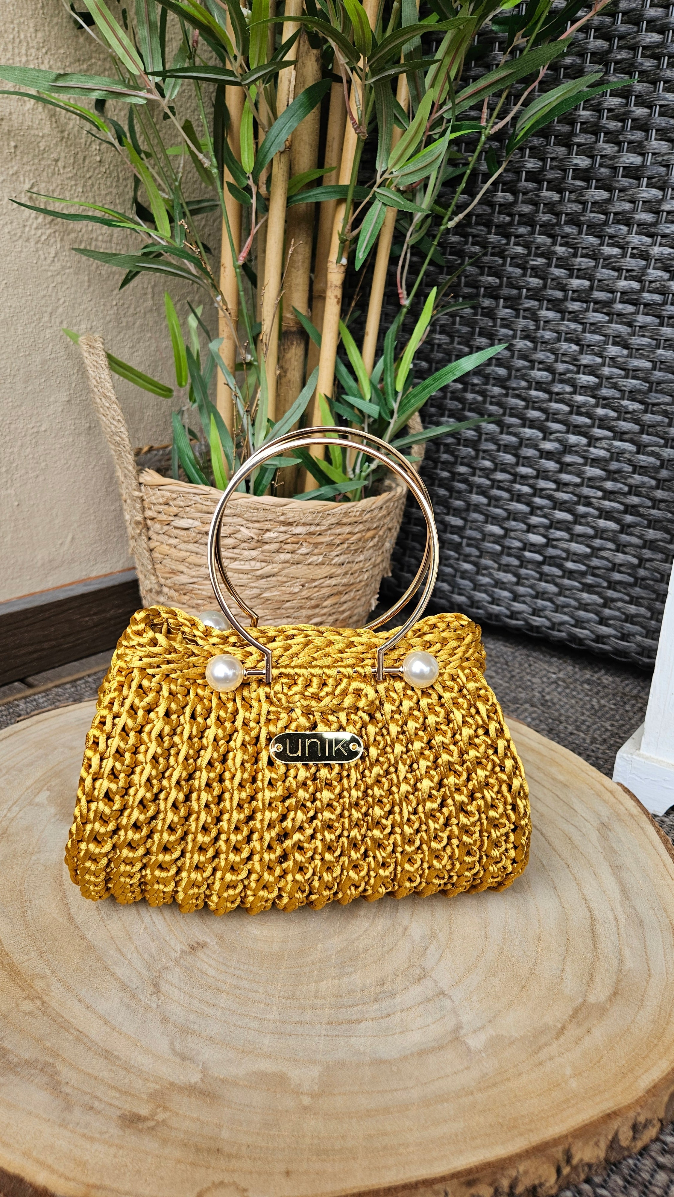 Bolso Perla – Crochet Satinado con Asas de Perlas