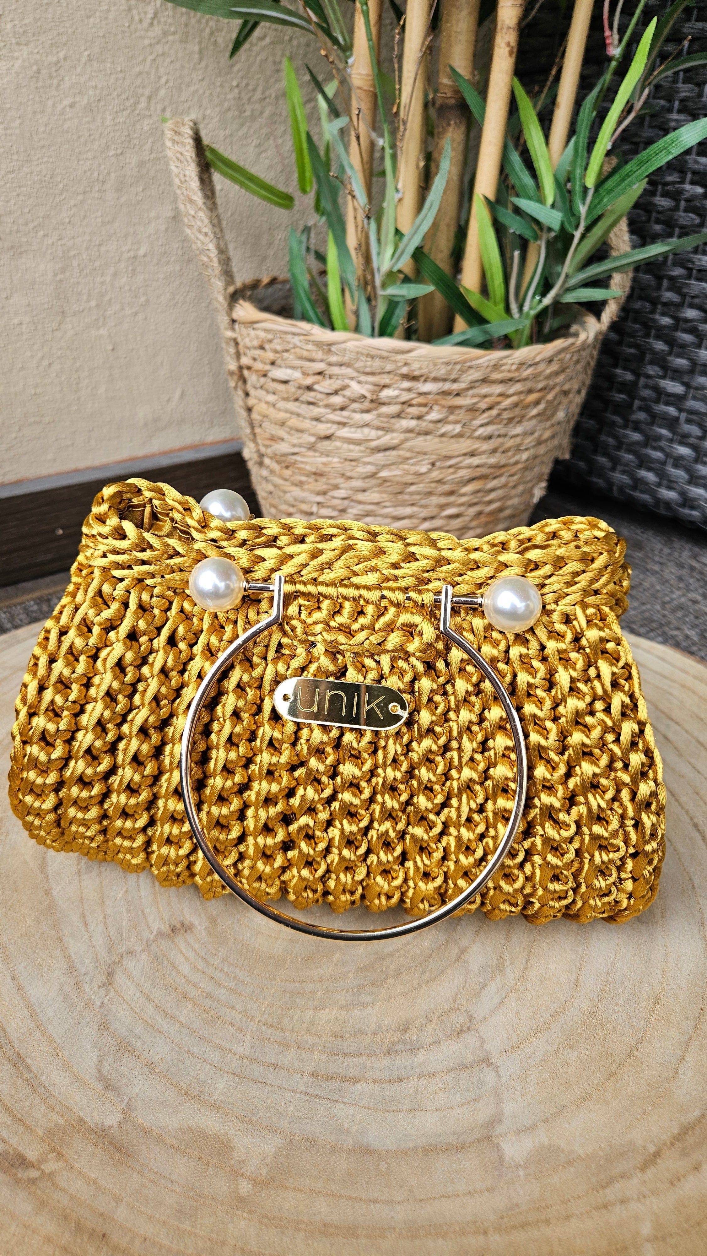 Bolso Perla – Crochet Satinado con Asas de Perlas