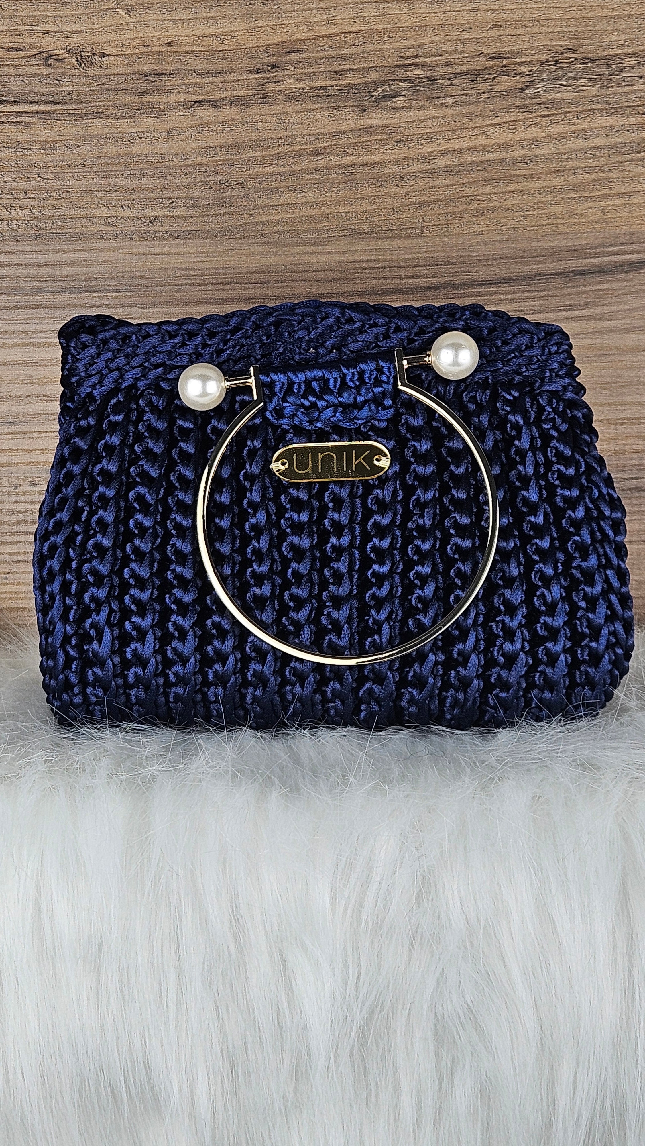 Bolso Perla – Crochet Satinado con Asas de Perlas