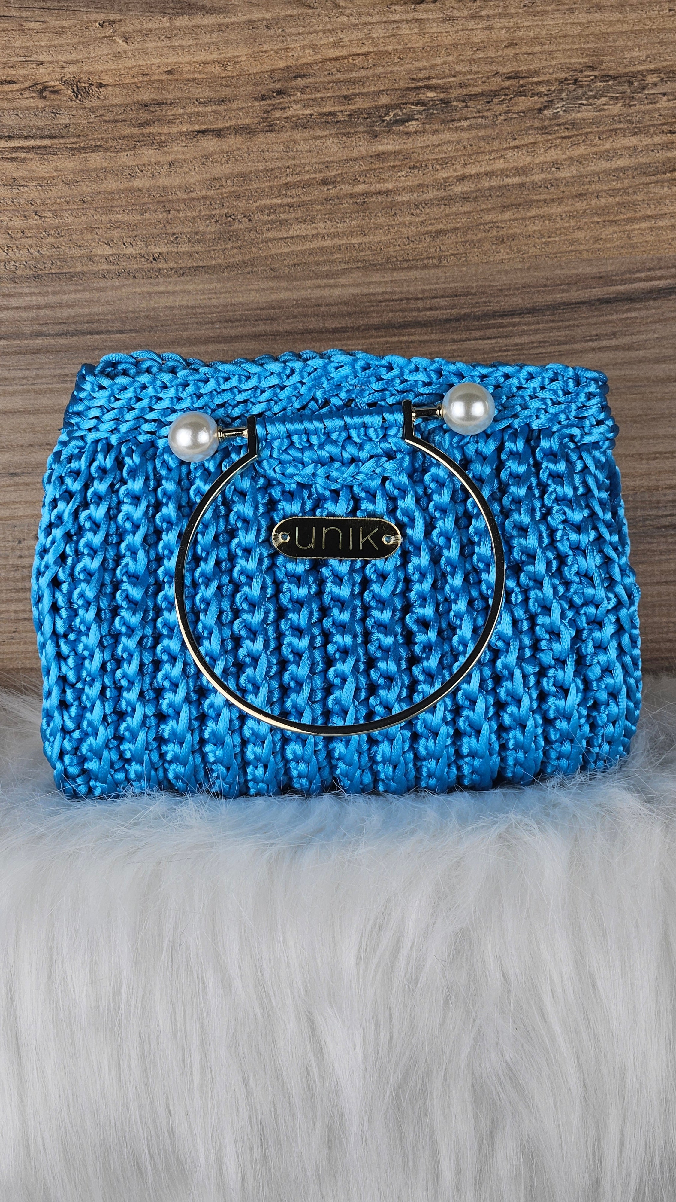 Bolso Perla – Crochet Satinado con Asas de Perlas