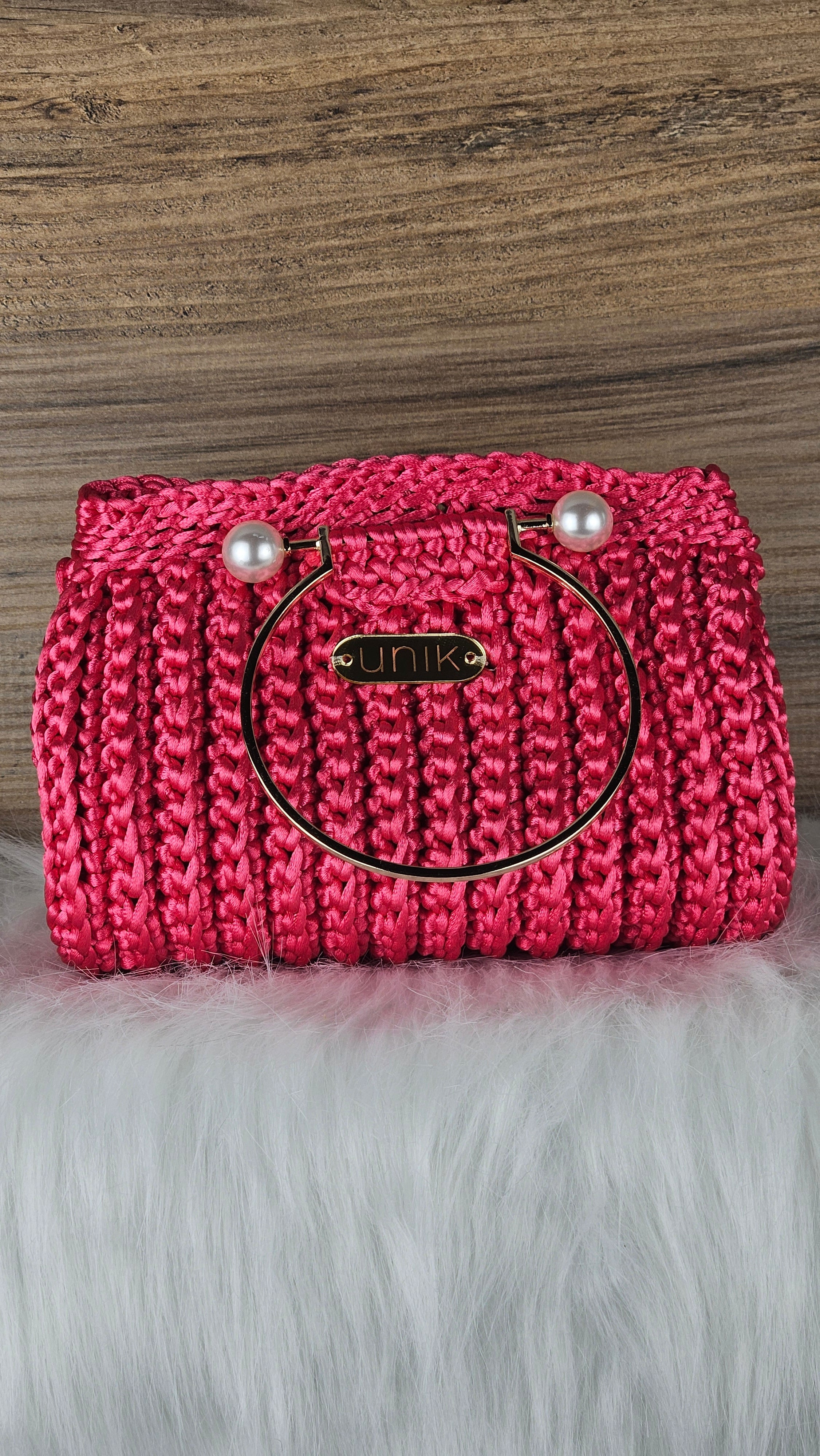 Bolso Perla – Crochet Satinado con Asas de Perlas