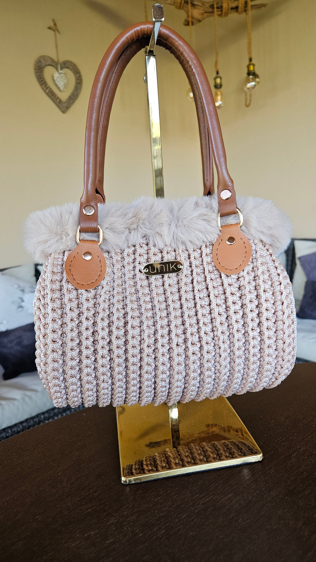 Bolso Nòrdic – Crochet Artesanal con Ribete de Pelo