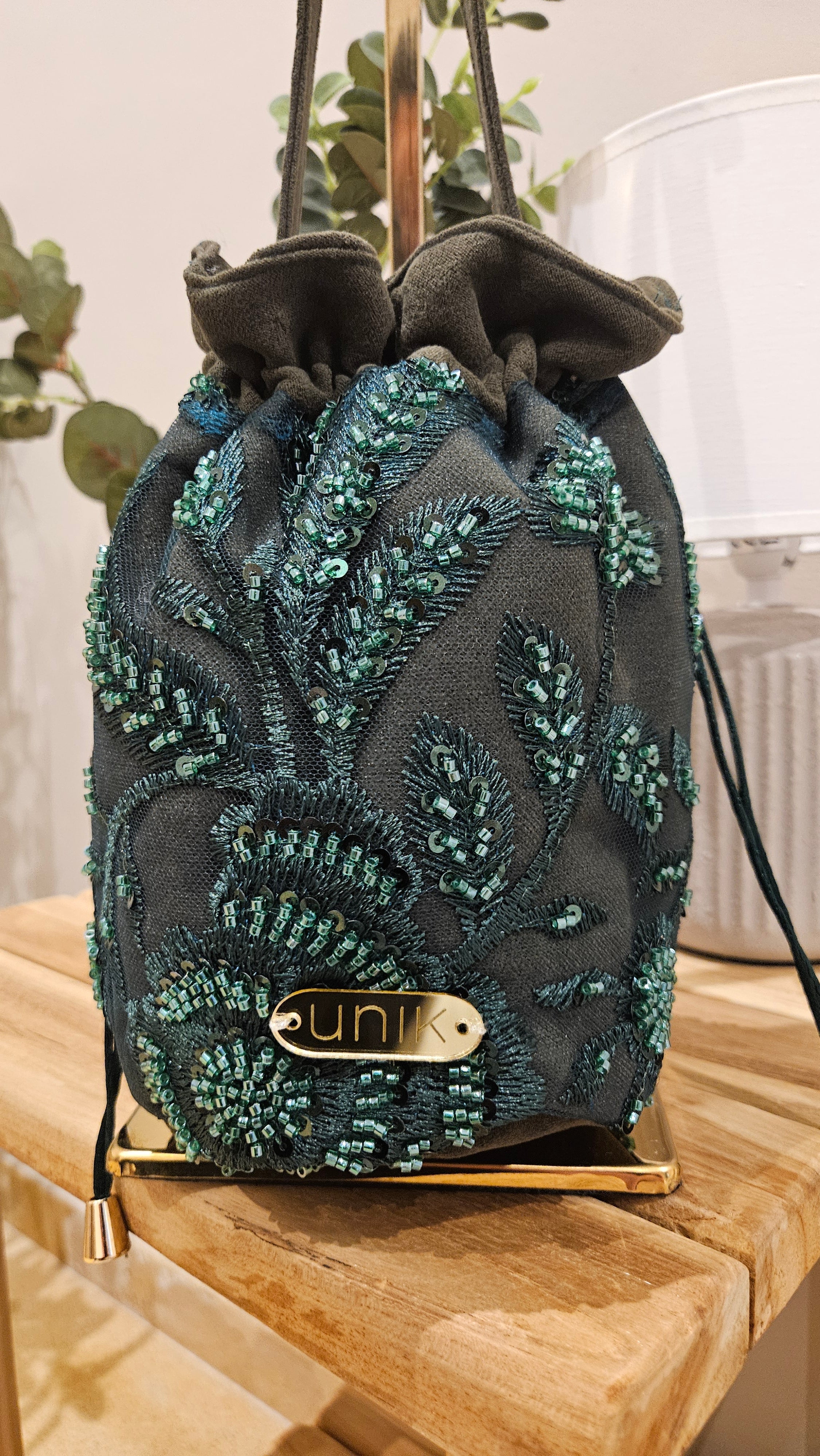 Bolso Bombonera Glam – Terciopelo con Lentejuelas