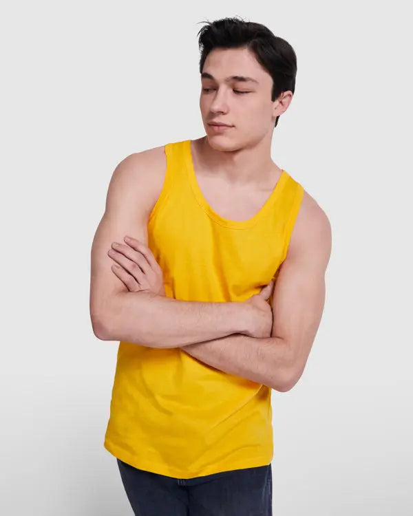 Camiseta de tirantes anchos, corte semientallado, ribeteado en punto liso en escote y sisa Vetonek