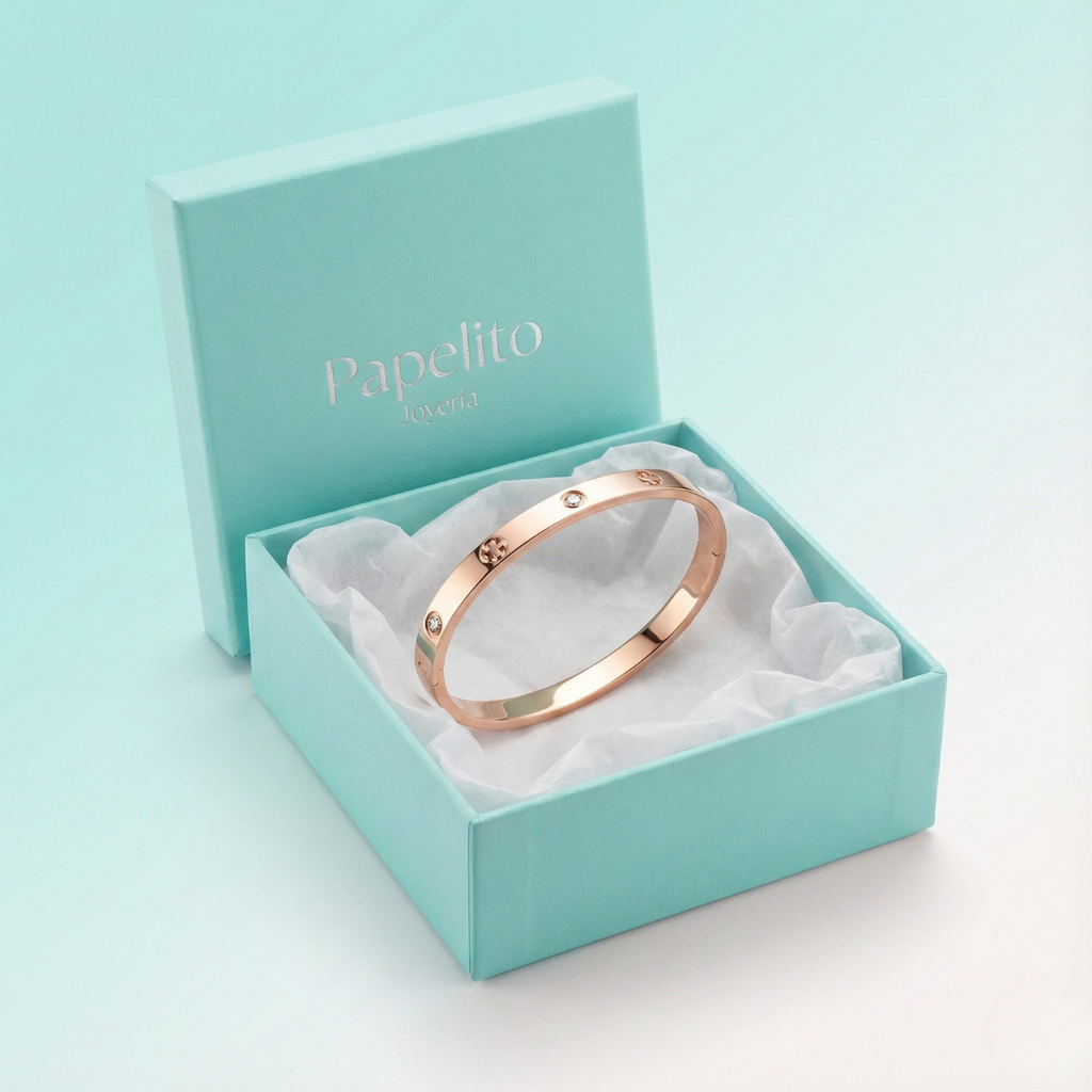 Pulsera "Amor Eterno" con Detalles de Tornillos y Circonitas - 100% Acero Bañado en Oro de 18K