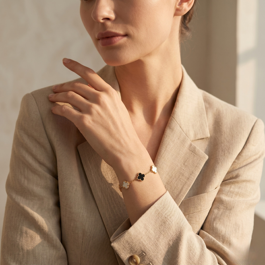 Pulsera con Motivos de Trébol Bicolores de Acero 100% Bañado en Oro 18K
