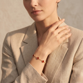 Pulsera Tréboles Rojos con Borde Perfilado - 100% Acero Bañado en Oro 18K