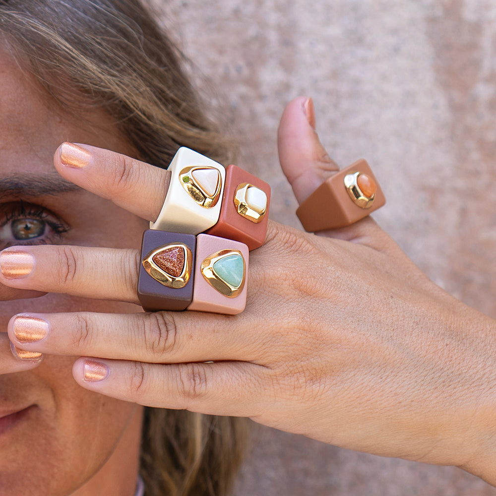 Anillo color Moka con Madreperla