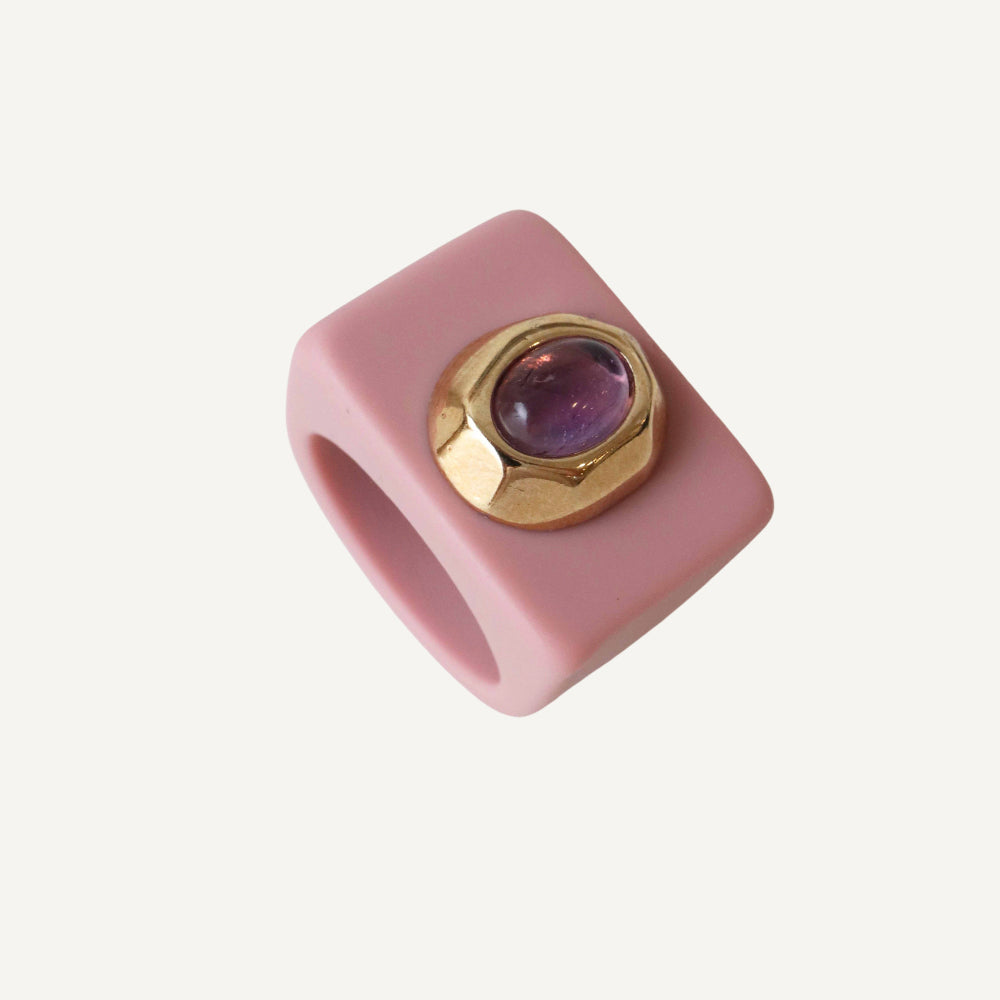 Anillo color rosa viejo con amatista