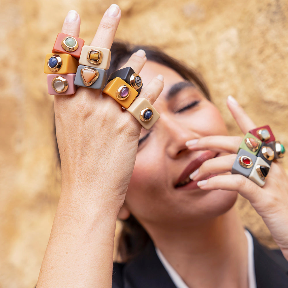 Anillo grande color mostaza turquesa