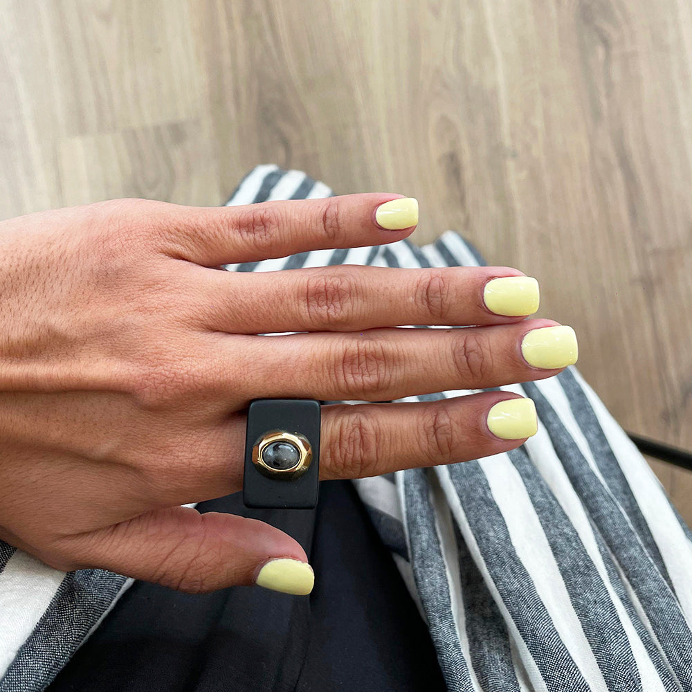 Anillo mujer negro con labradorita
