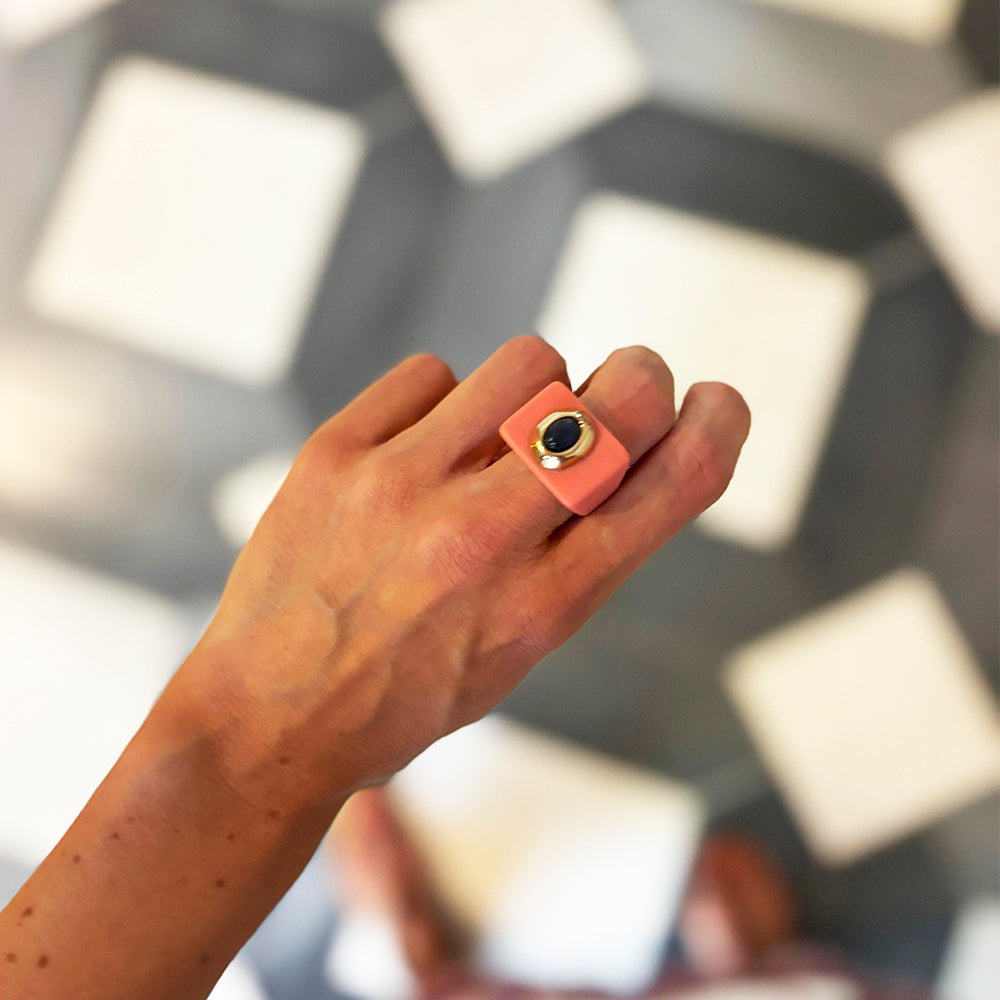 Anillo mujer rosa chicle con piedra natural sodalita