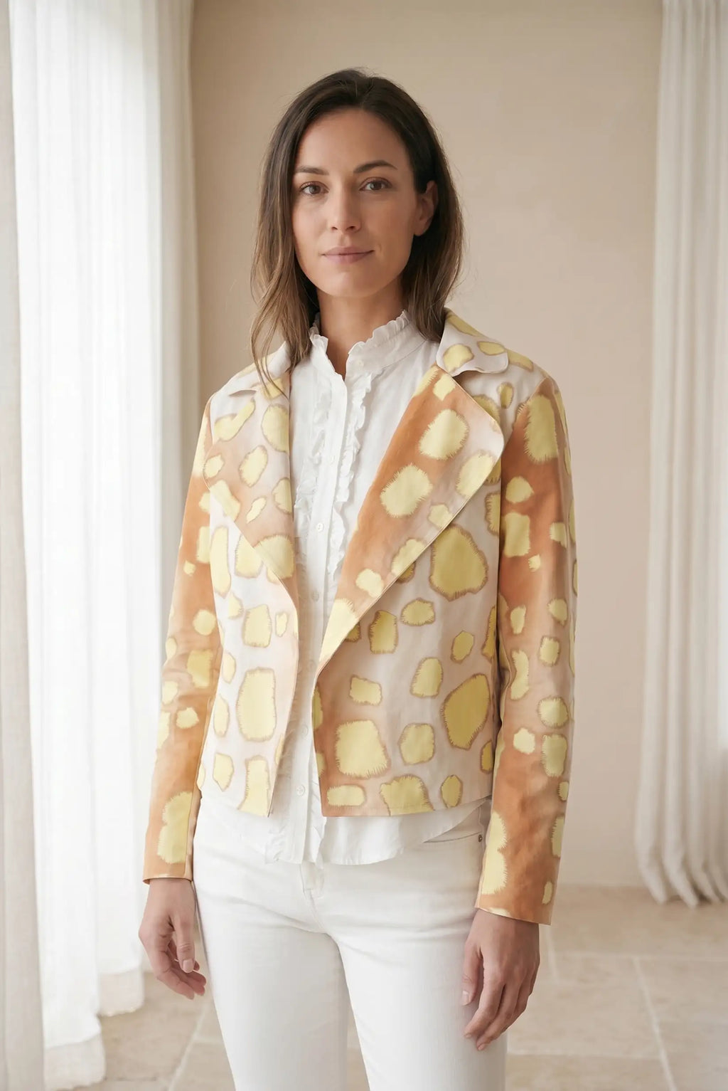 Blazer Biker Antelina estampado vaca amarilla