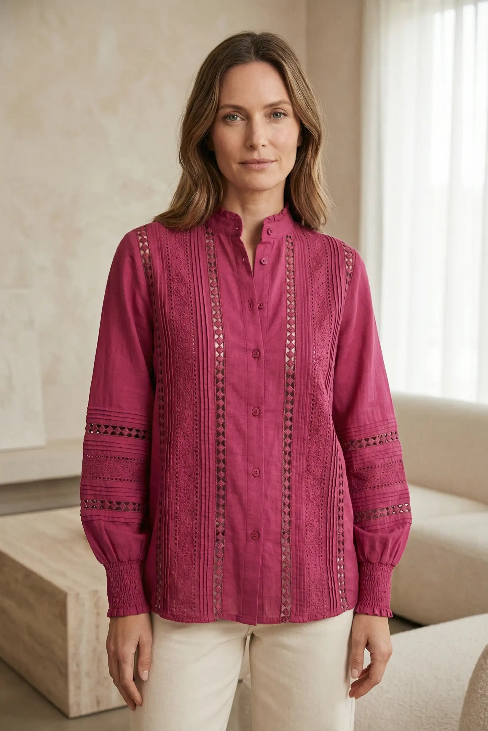 Blusa Cereza intensa manga larga calada con cuello mao primavera