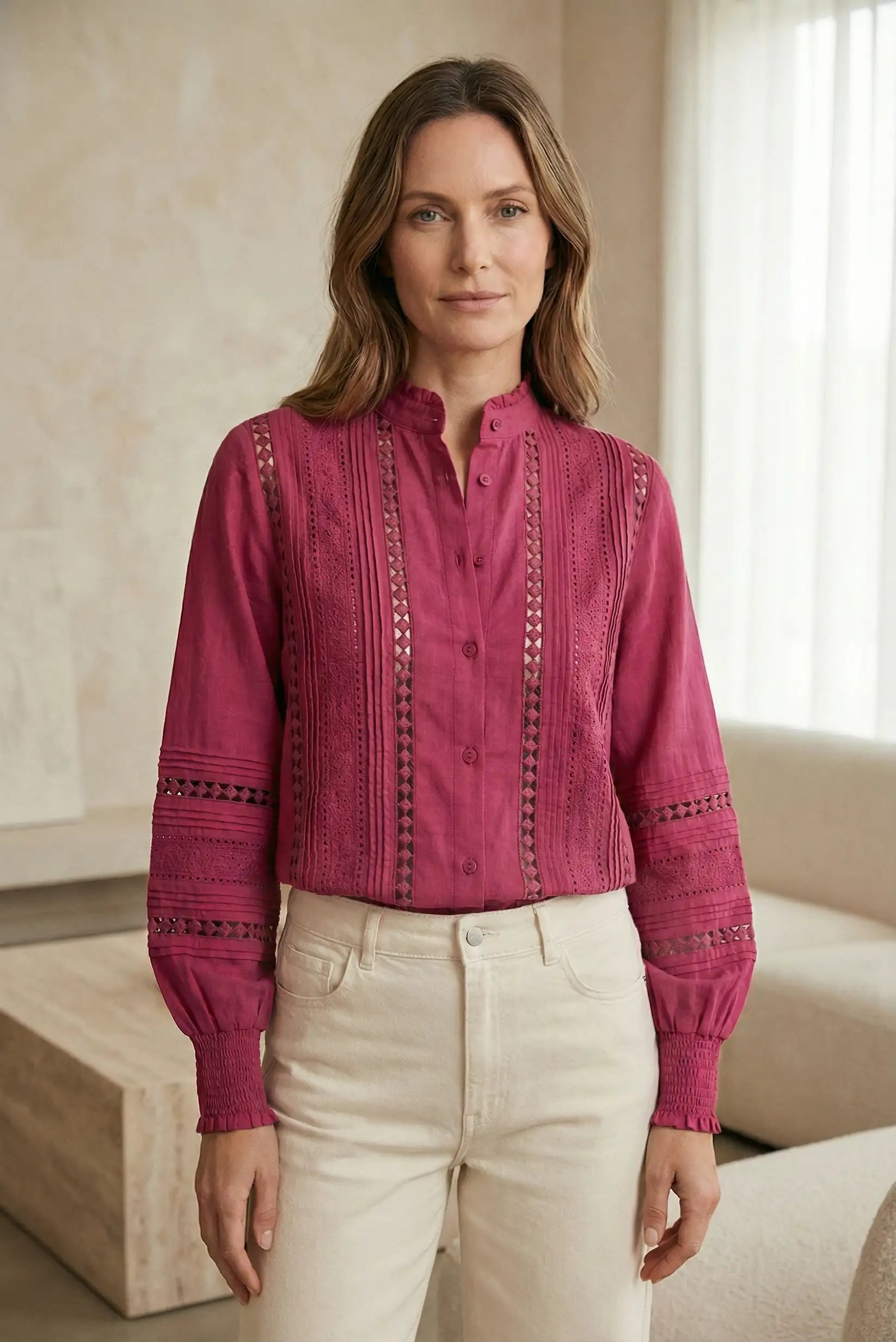 Blusa Cereza intensa manga larga calada con cuello mao primavera