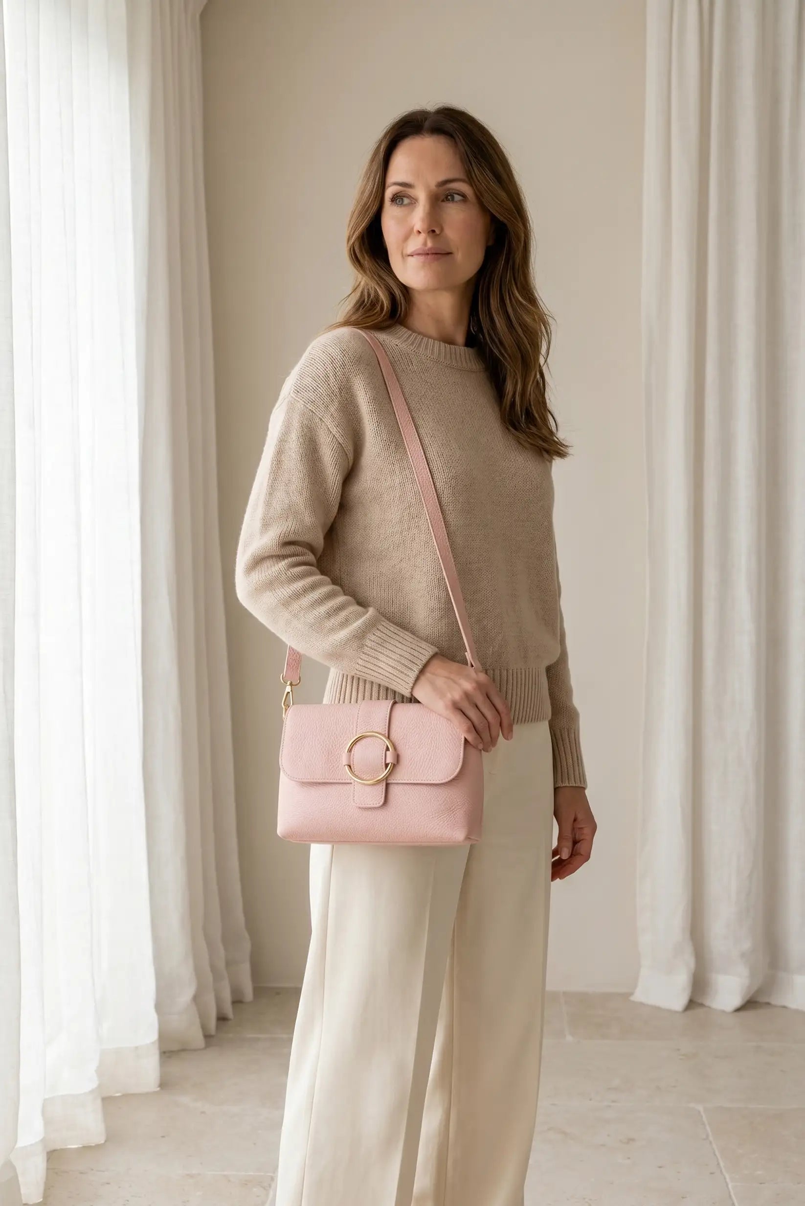 Bolso mediano piel bandolera broche dorado