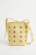 Bolso mujer bandolera con tachuelas doradas