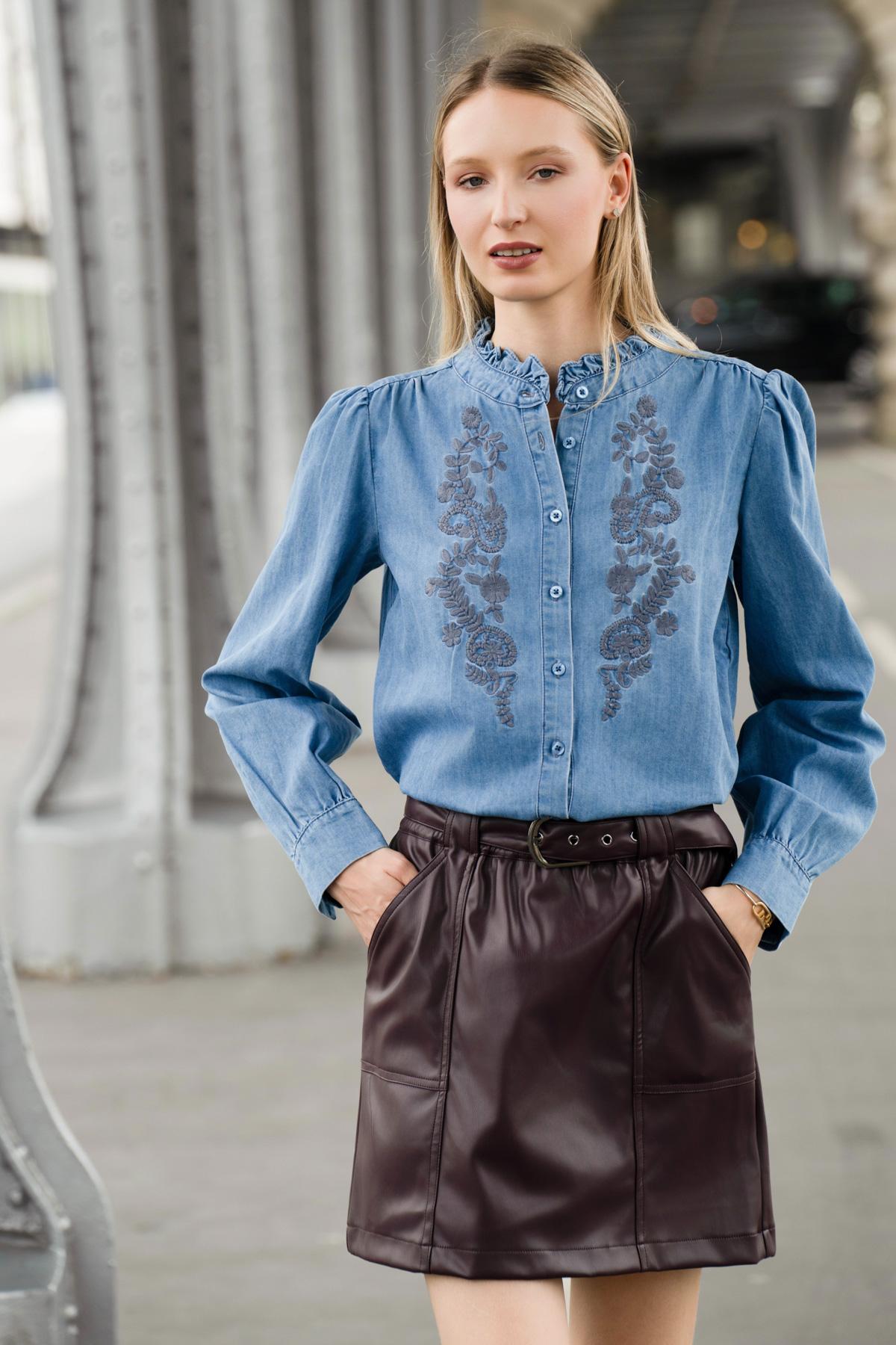 Camisa Mujer Denim Manga Larga con Bordados Florales Elegante