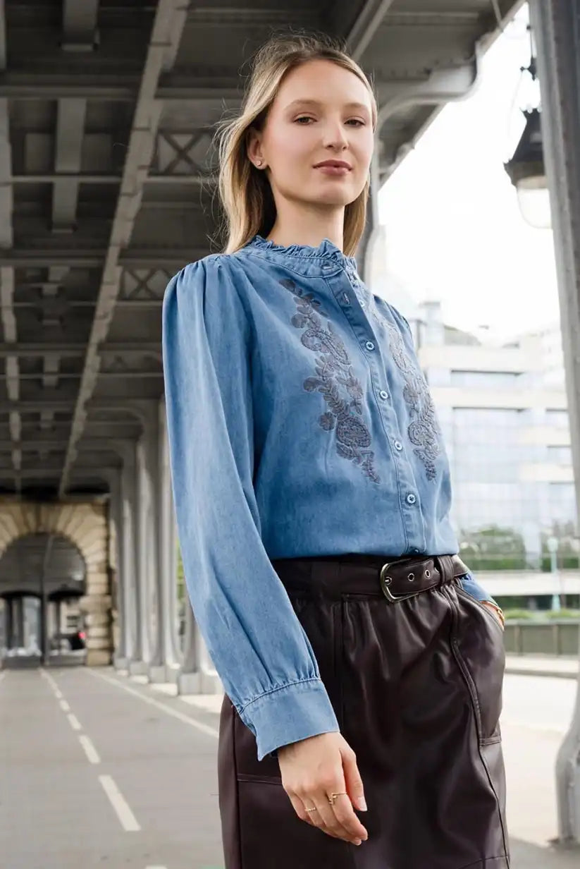 Camisa Mujer Denim Manga Larga con Bordados Florales Elegante