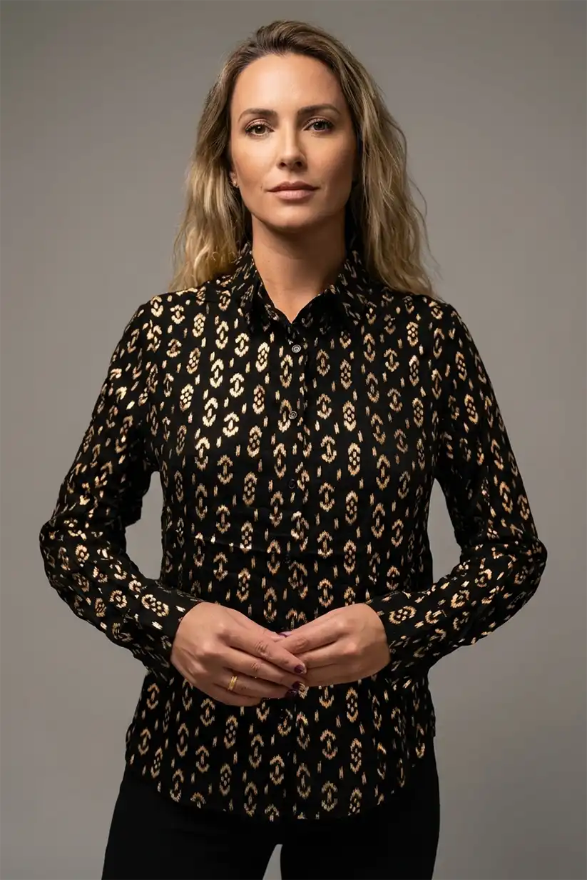Camisa mujer negra con detalles dorados