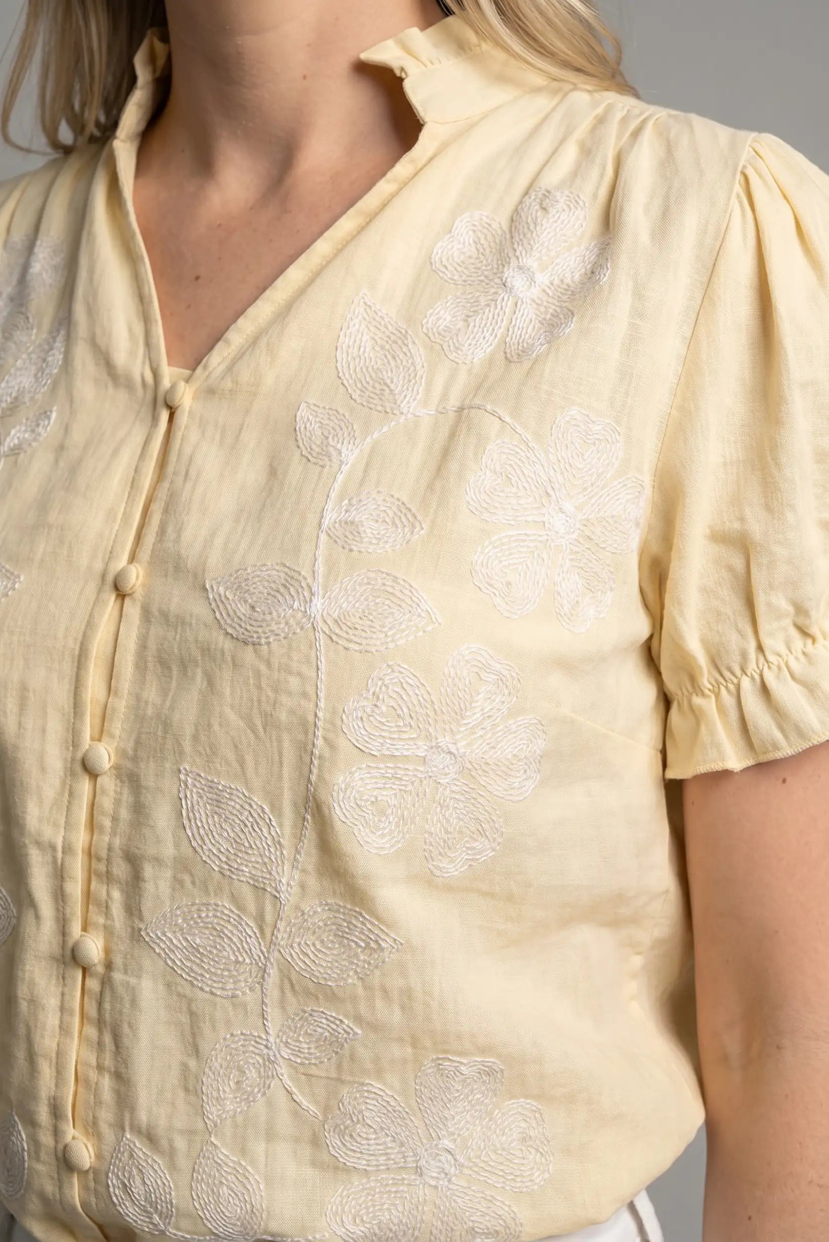 Camisa amarilla bordada mujer manga corta fresca verano elegante