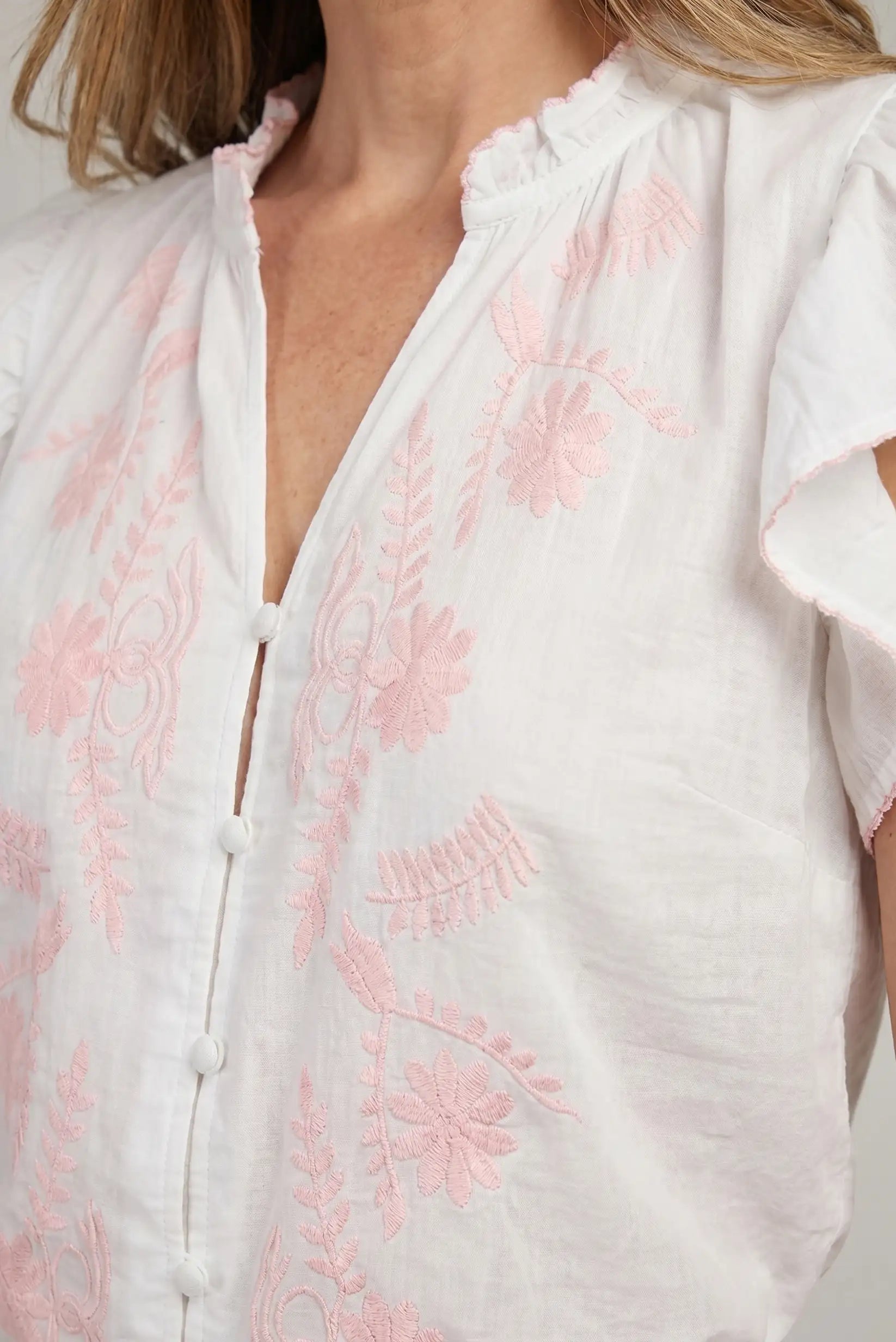 Camisa blanca mujer algodón bordado rosa verano fresca casual