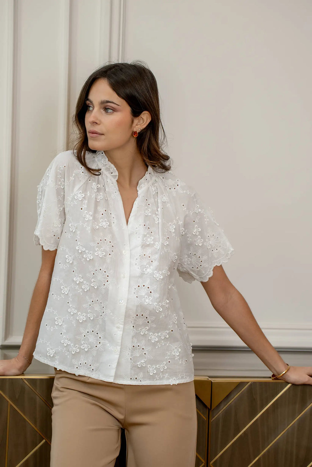 Camisa mujer manga corta blanca bordados florales primavera