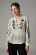 Camisa Mujer Beige Manga Larga con Cuadros y Bordado Floral Boho