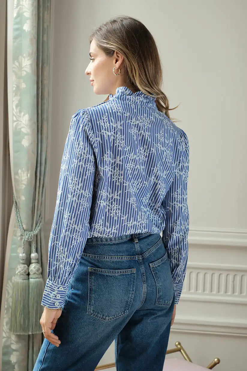 Camisa Azul de Rayas con Bordados Florales Mujer Elegante Casual