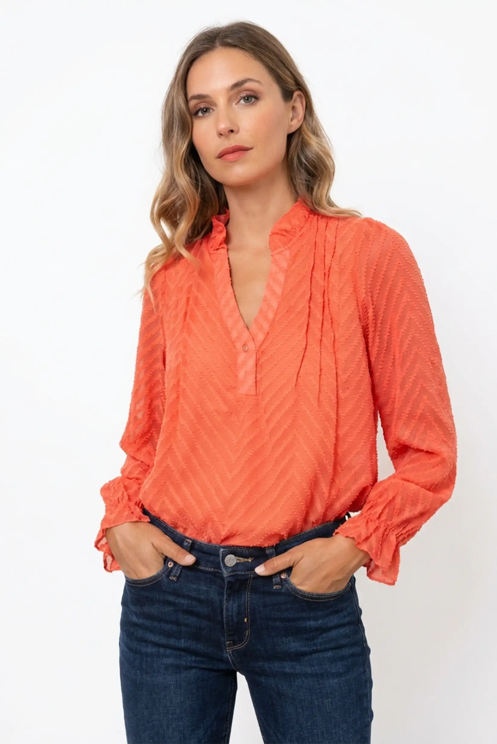 Camisa coral texturizada cuello mao y manga larga mujer