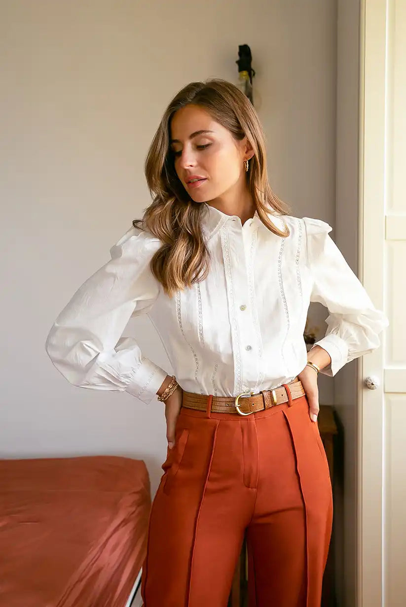 Camisa blanca bordada mujer manga larga algodón romántica cómoda