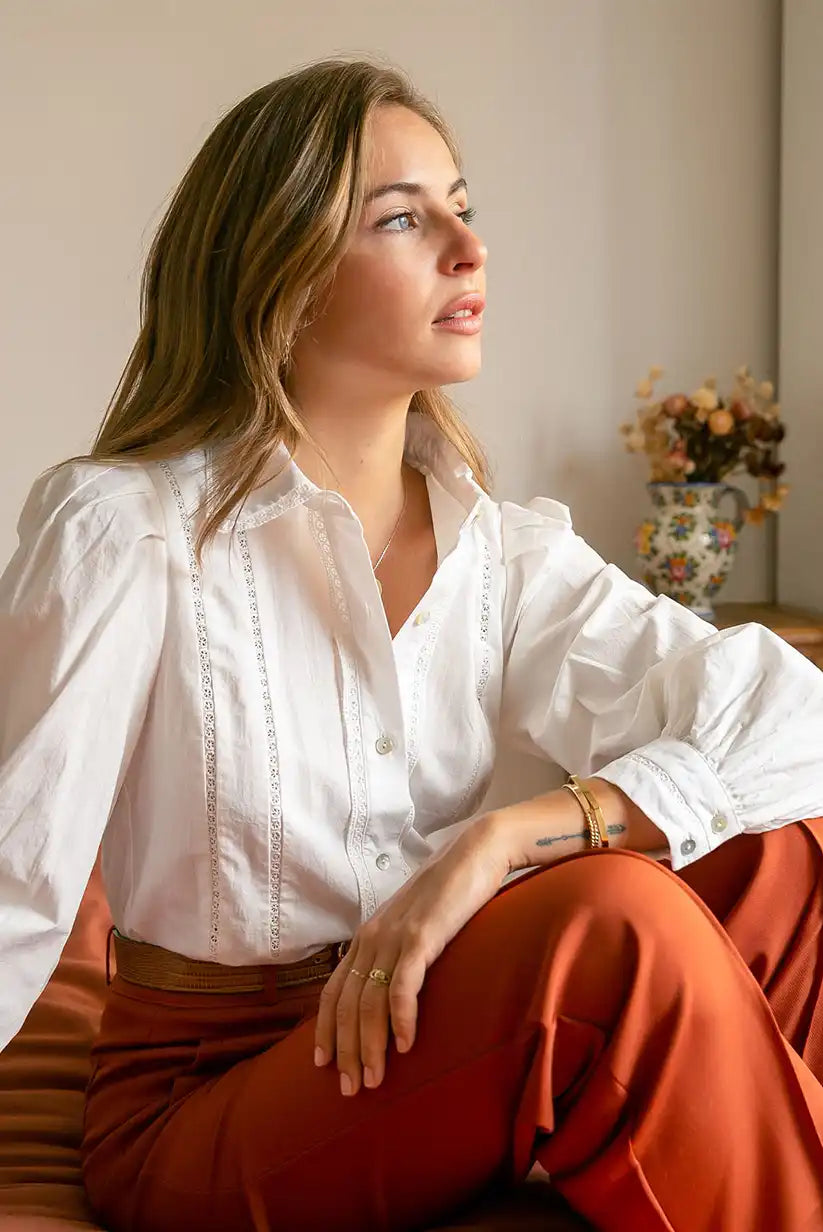 Camisa blanca bordada mujer manga larga algodón romántica cómoda