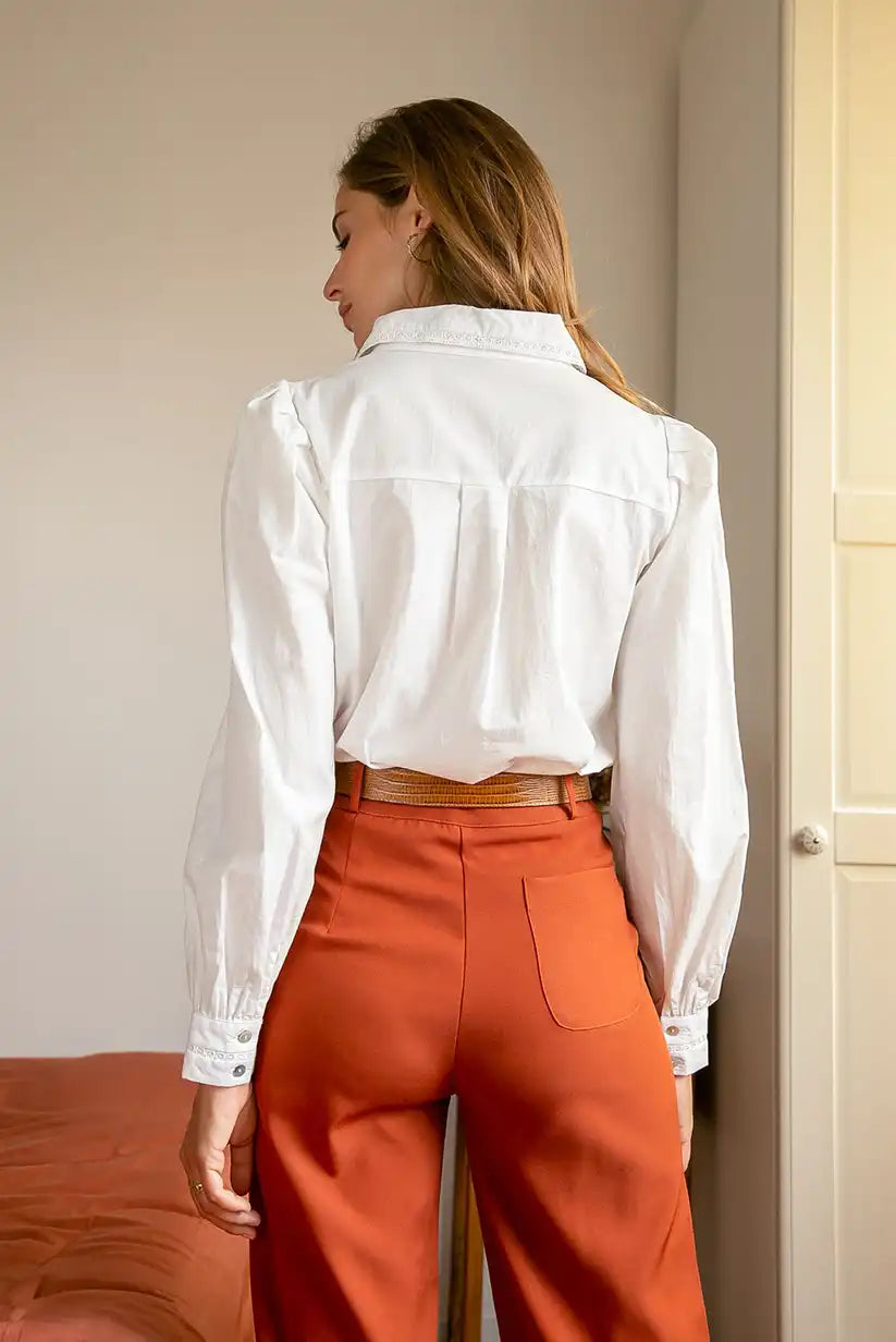 Camisa blanca bordada mujer manga larga algodón romántica cómoda