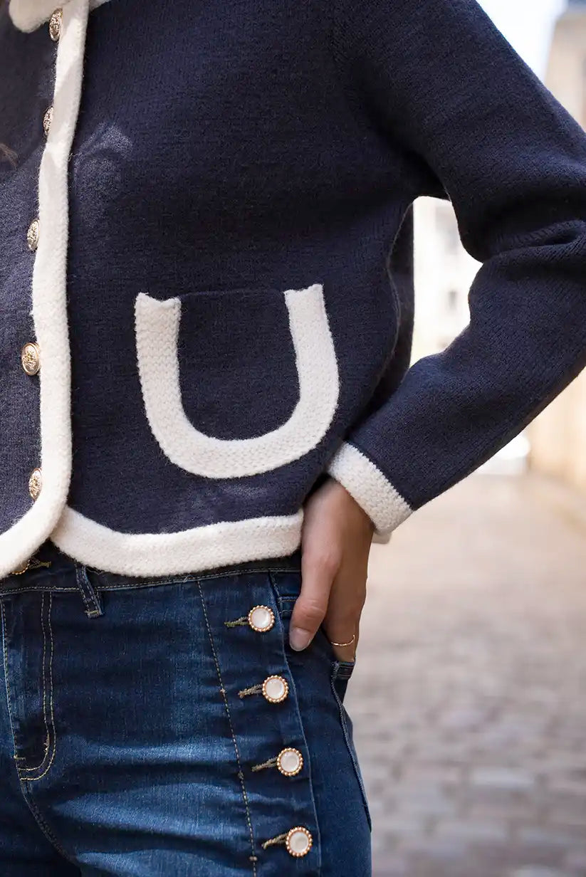 Chaqueta Azul Marino Mujer con Ribete Beige y Botones Dorados