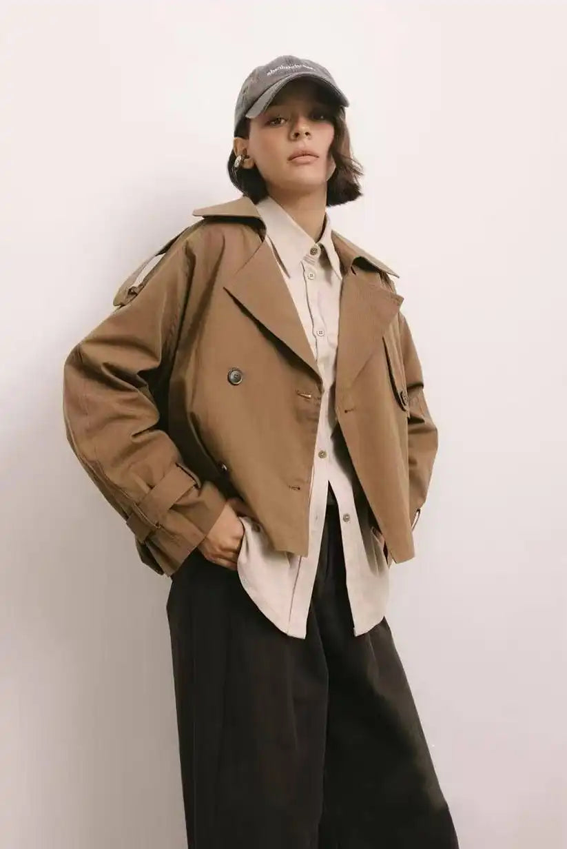 Chaqueta corta de mujer con bolsillos