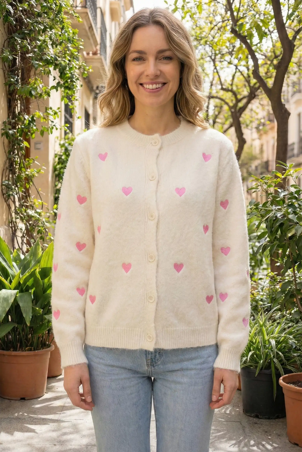 Chaqueta de punto mujer beige con corazones rosas y botones