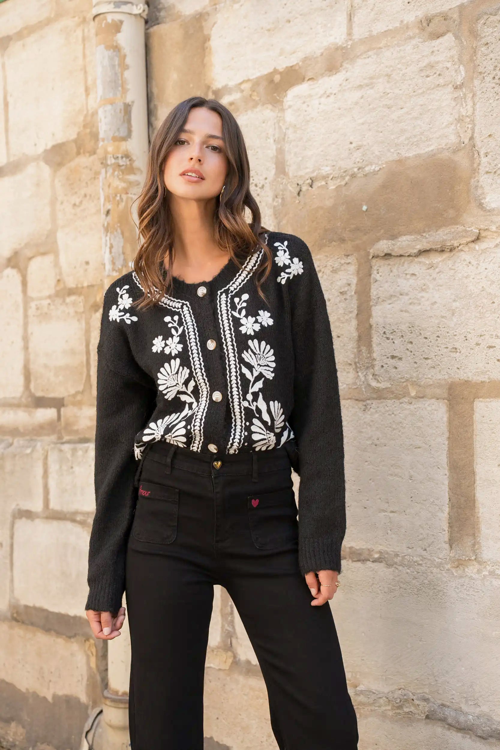 Chaqueta Verde Mujer con Bordados Florales Blancos Estilo Folk