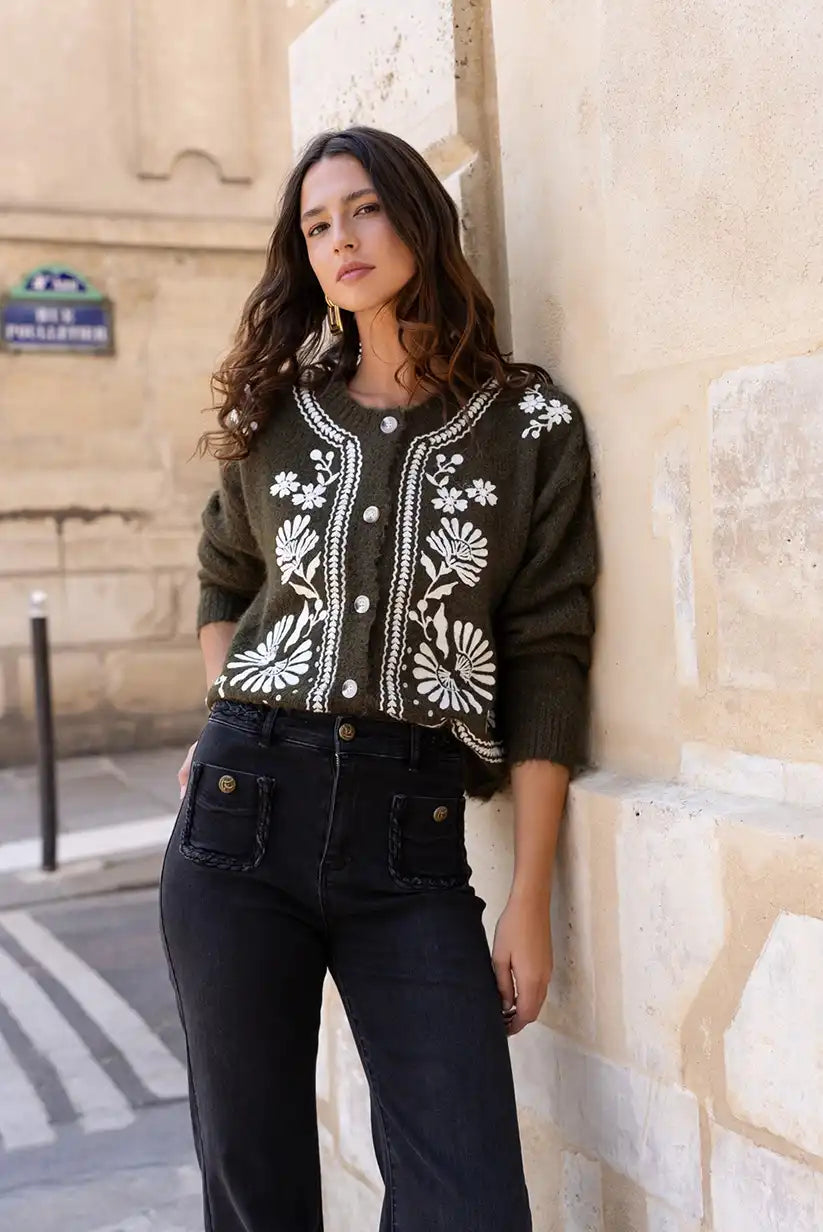 Chaqueta Verde Mujer con Bordados Florales Blancos Estilo Folk