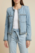 Chaqueta vaquera corta recta azul claro con detalles trenzados