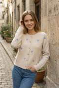 Chaqueta de punto mujer beige con corazones azules de punto suave