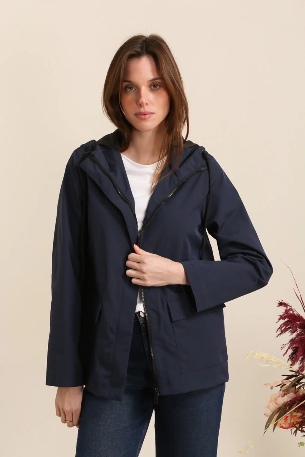 Chubasquero corto azul marino mujer 100% impermeable y transpirable