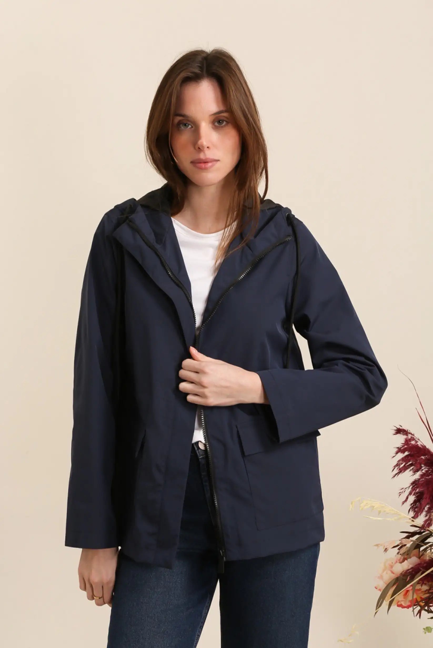Chubasquero corto azul marino mujer 100% impermeable y transpirable
