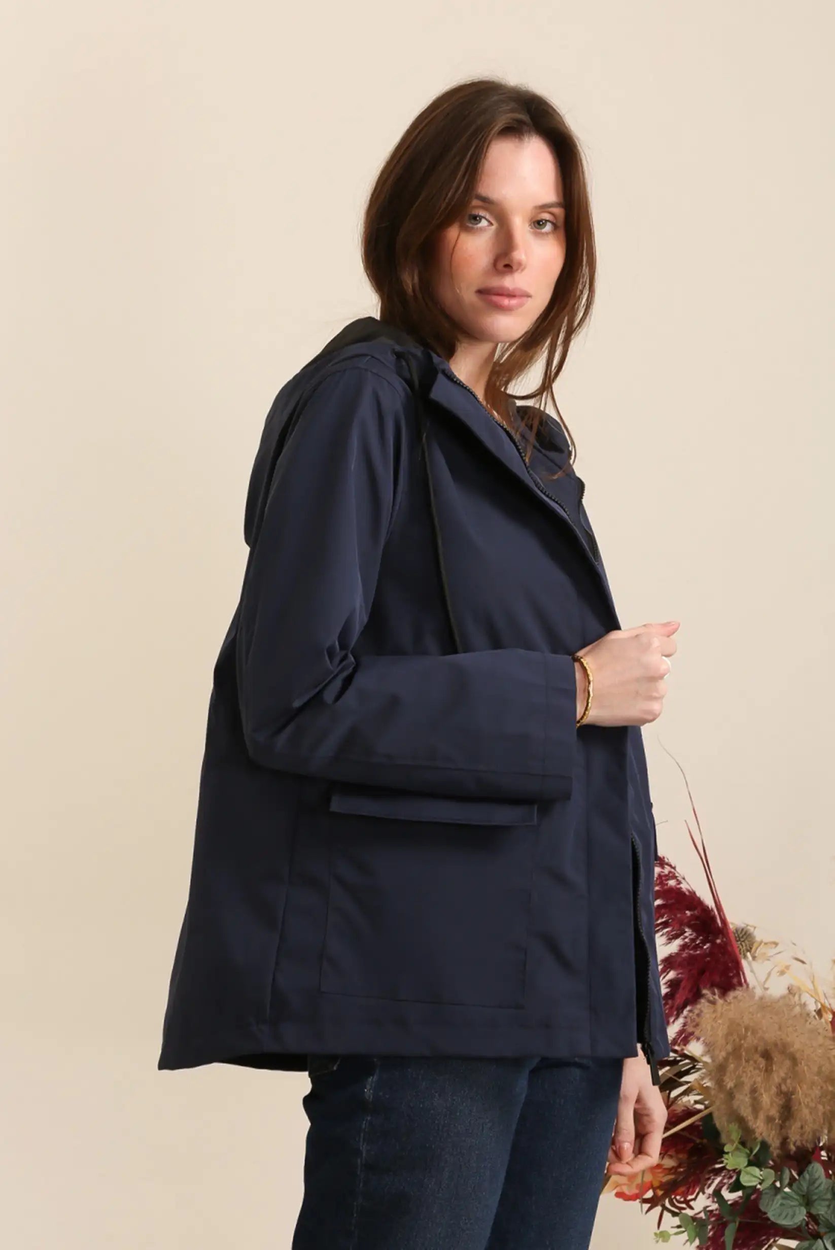 Chubasquero corto azul marino mujer 100% impermeable y transpirable