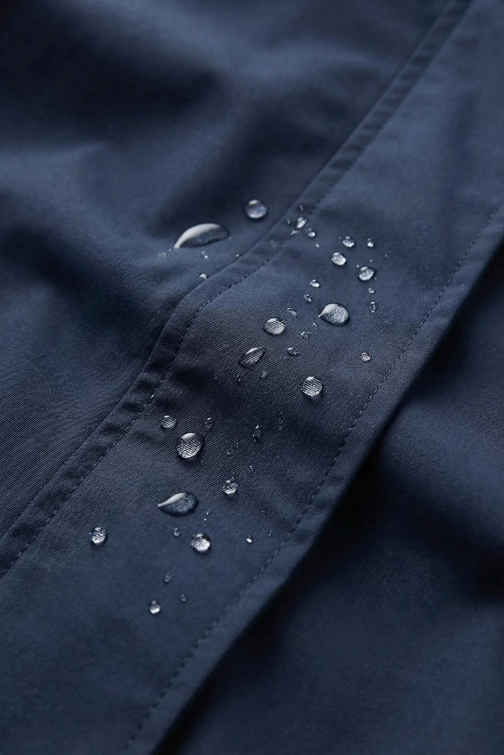 Chubasquero corto azul marino mujer 100% impermeable y transpirable