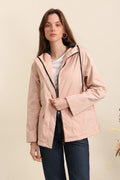 Chubasquero corto impermeable mujer rosa empolvado con capucha