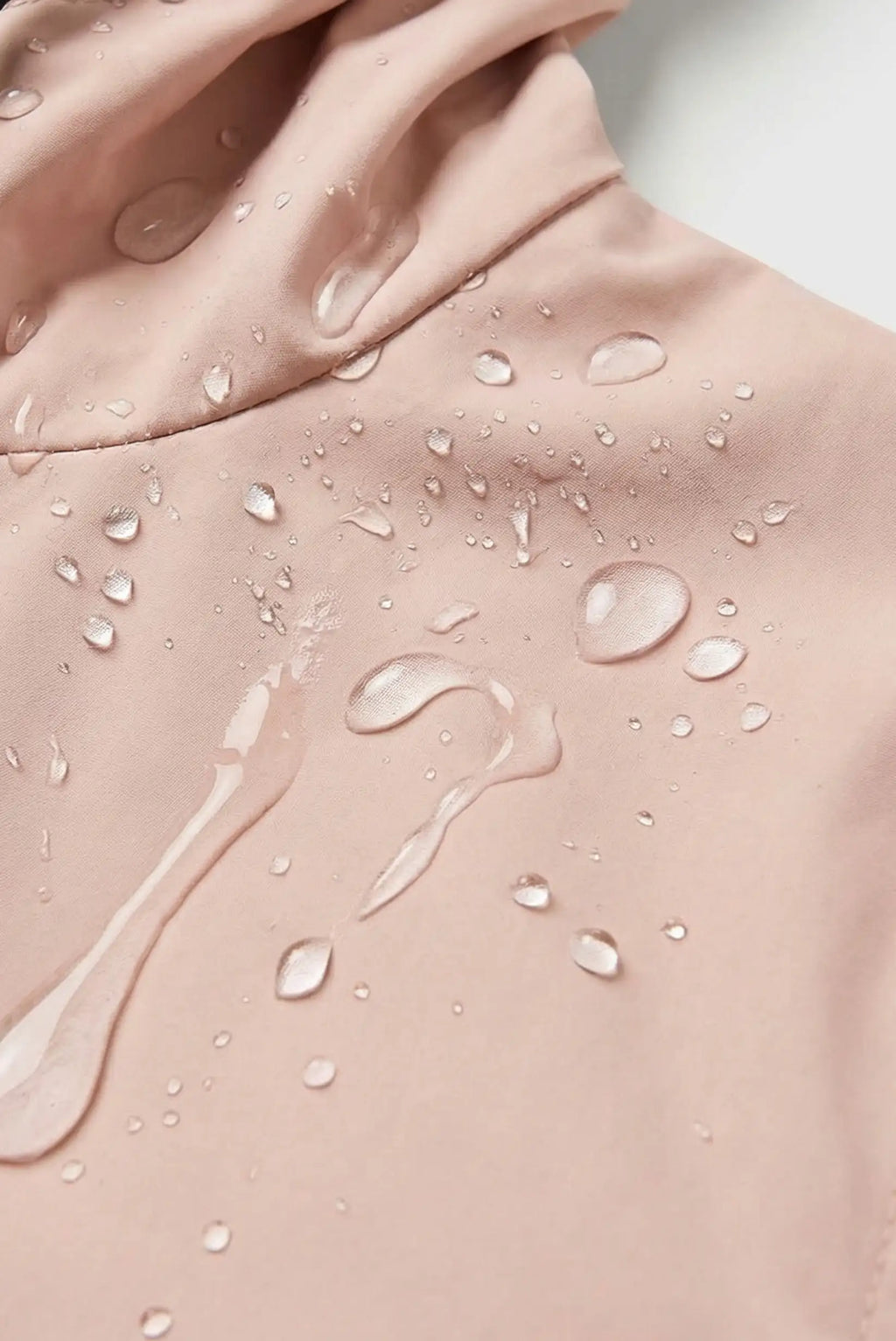 Chubasquero corto impermeable mujer rosa empolvado con capucha