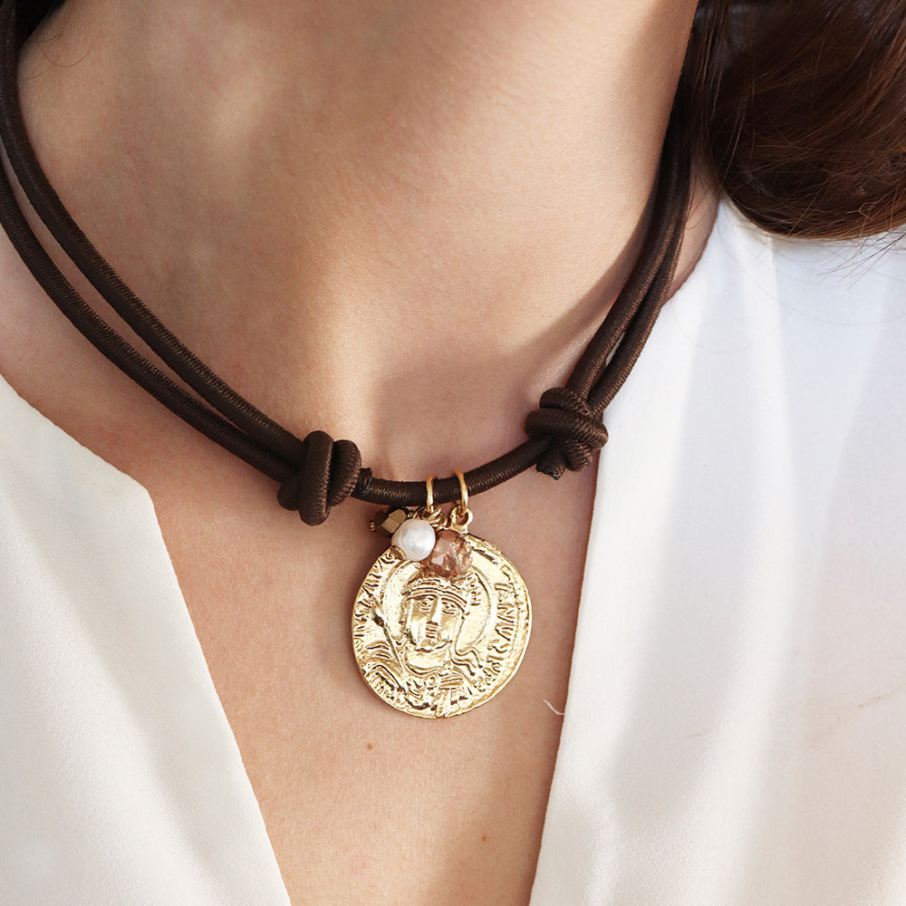 Collar corto moneda Auriga