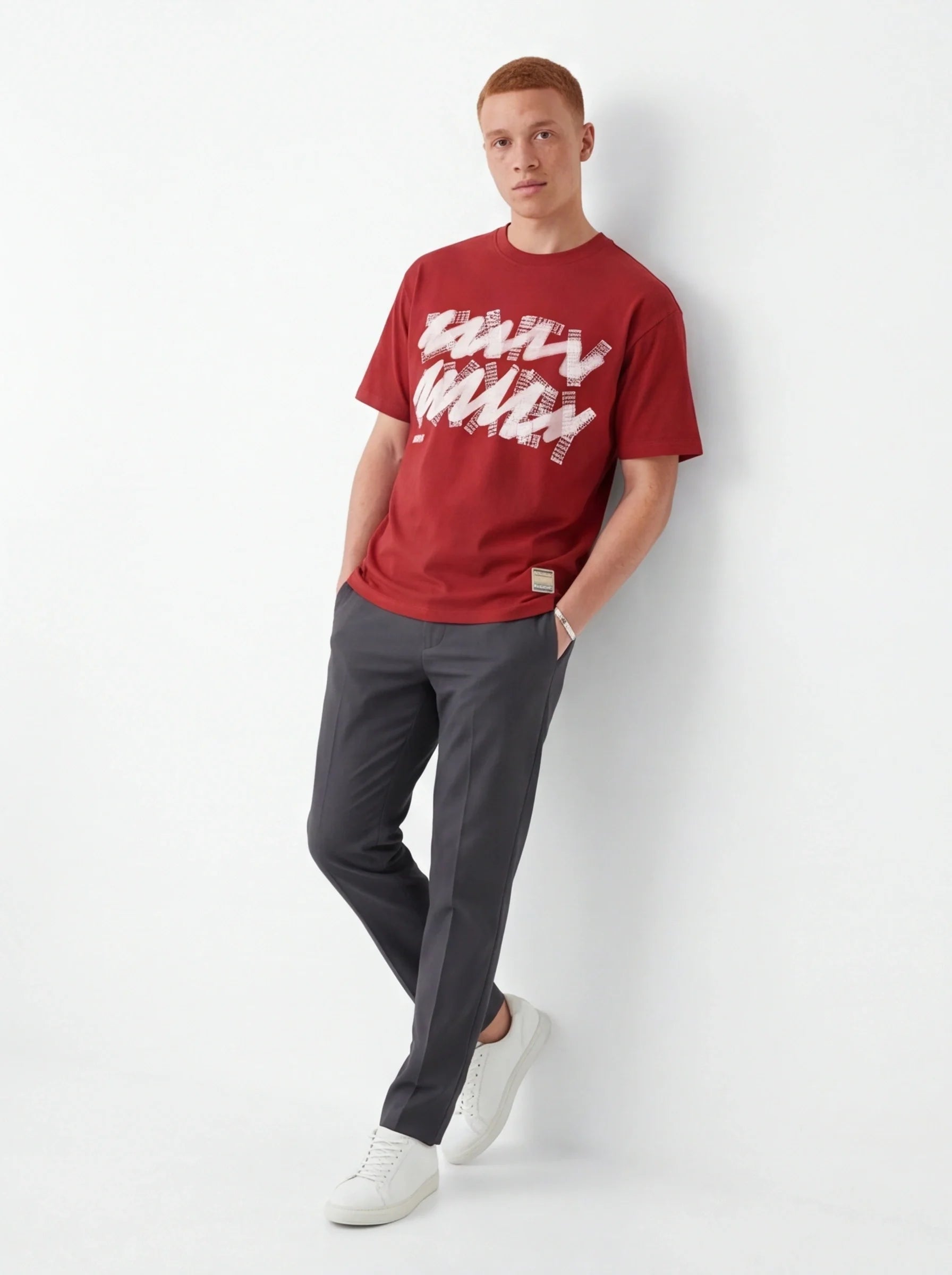 Camiseta Refinada – Sarga de Lujo con Estética Moderna
