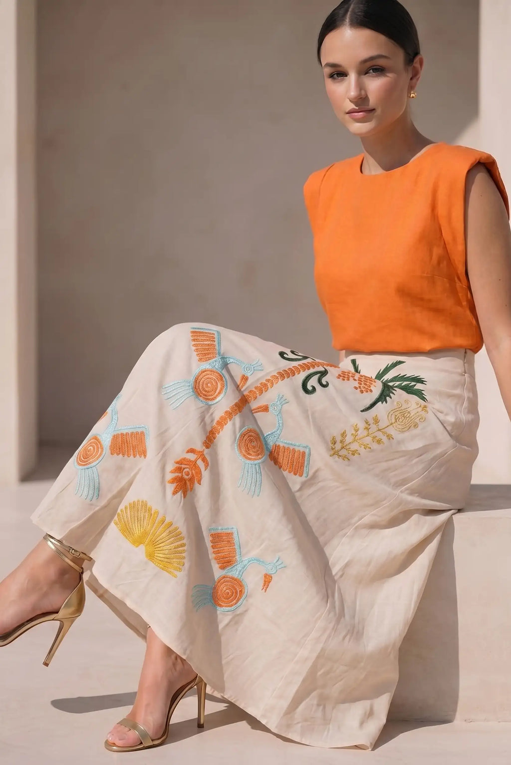 Falda beige larga bordados colores Tropical