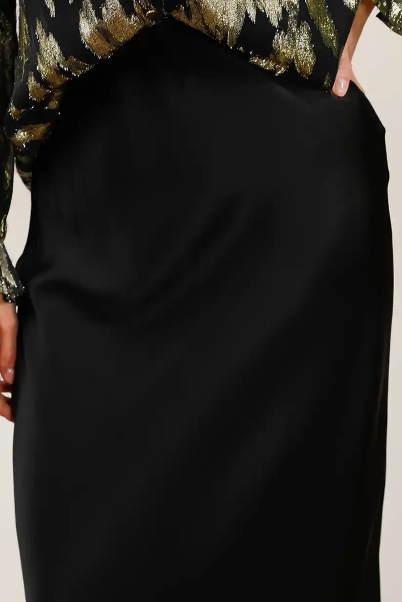Falda Satinada Negra Midi Cintura Alta Elegante Mujer Versátil